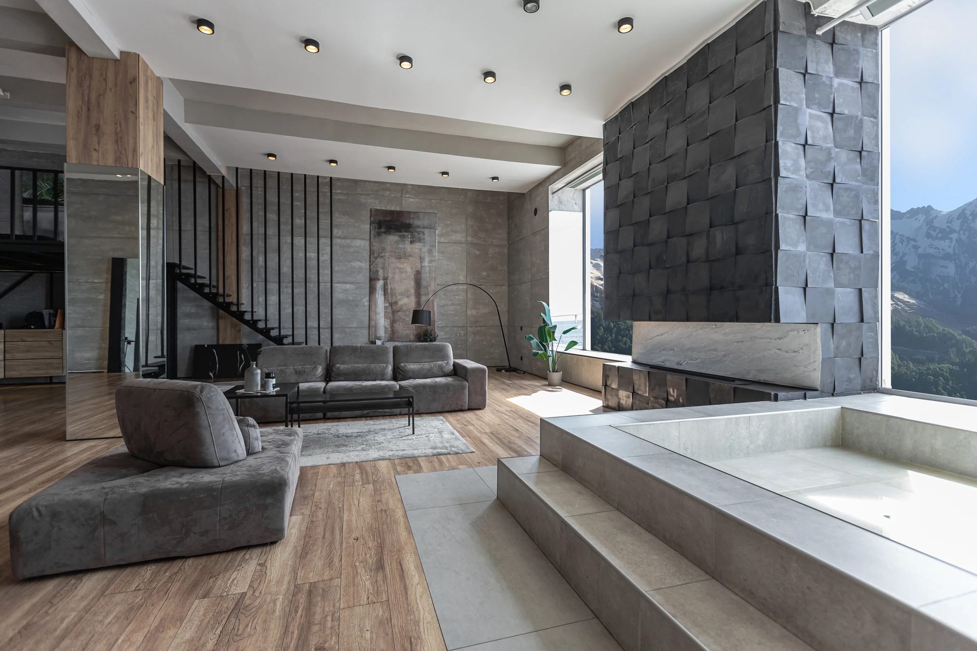 Int&eacute;rieur, homme installant du carrelage en bois sur mortier-colle